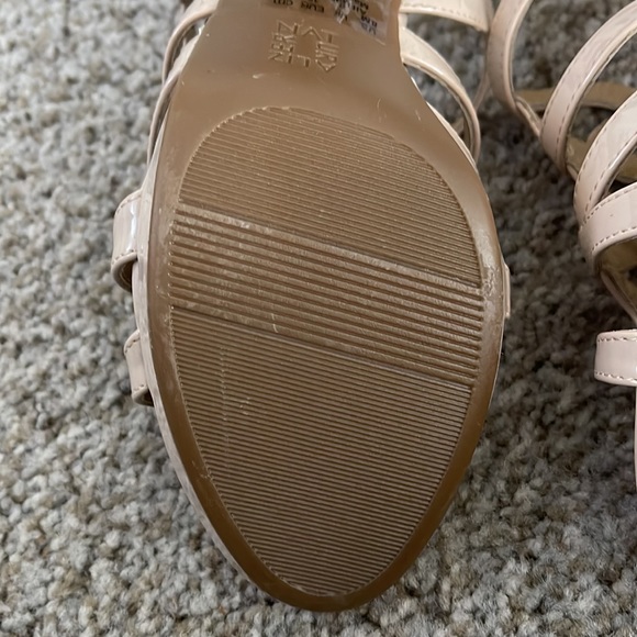 NATURALIZER | Strappy Sandals - Picture 8 of 9